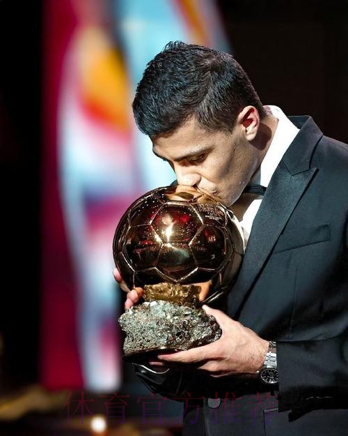 大罗:荣誉室里只少了个欧冠奖杯 仍享受欧冠